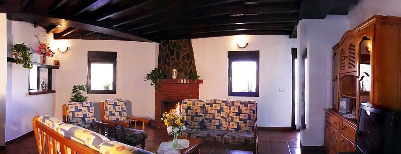 Comedor con chimenea