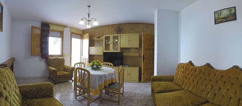 Comedor con chimenea