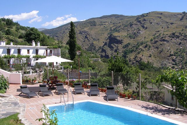 Piscinas de verano y barbacoa